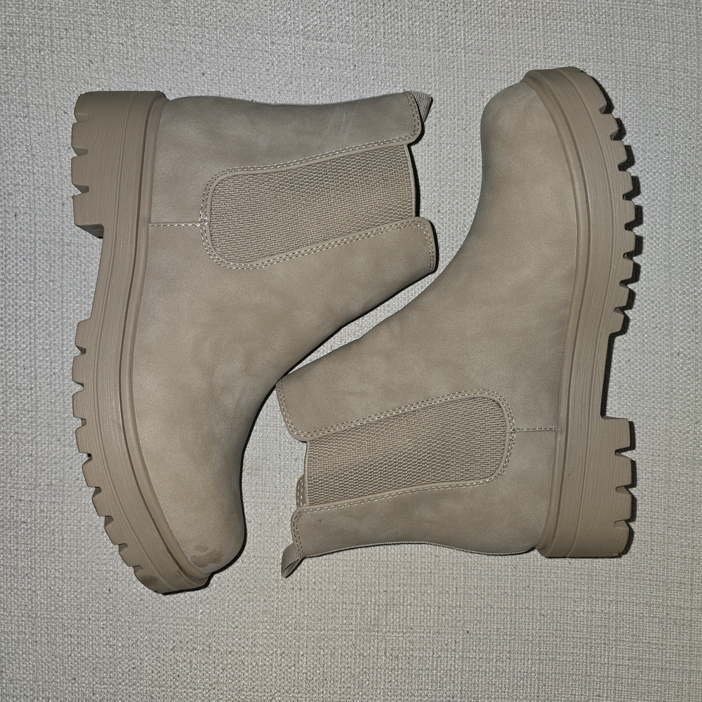 🤎 SODA Cream/Tan Nubuck Chelsea Boots